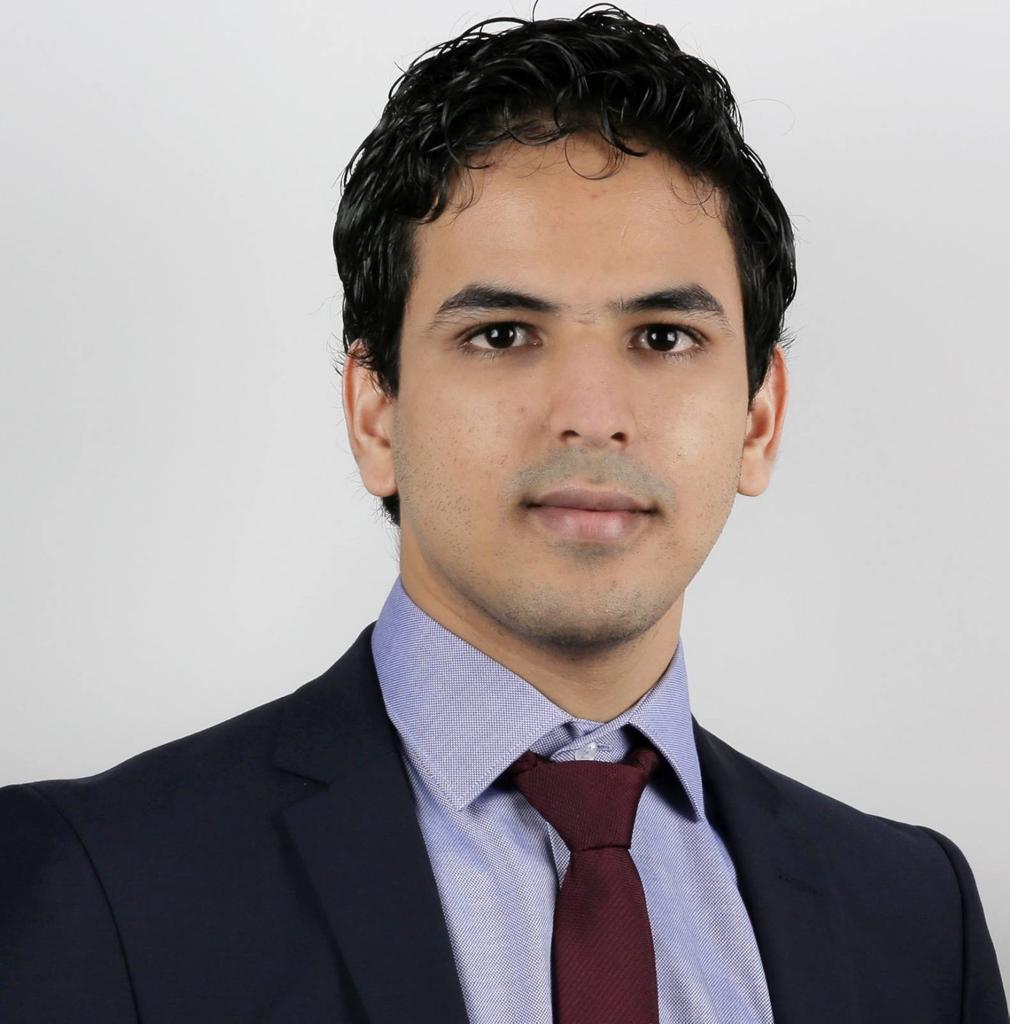 عبد الرحمن بلال - حاصل على بكالوريوس في إدارة الأعمال من جامعة EDHEC للأعمال وجامعة آرهوس (الدنمارك).
