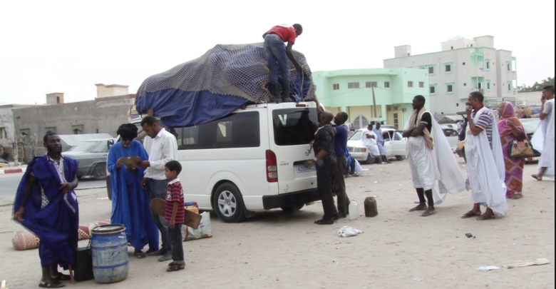  باص للنقل الحضري يستعد لرحلة داخل موريتانيا