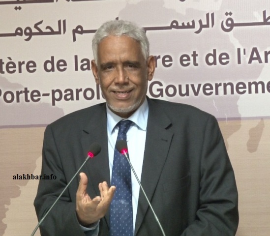 وزير العدل الخارج من التشكلة الحكومية إبراهيم ولد داداه خلال مؤتمر صحفي سابق