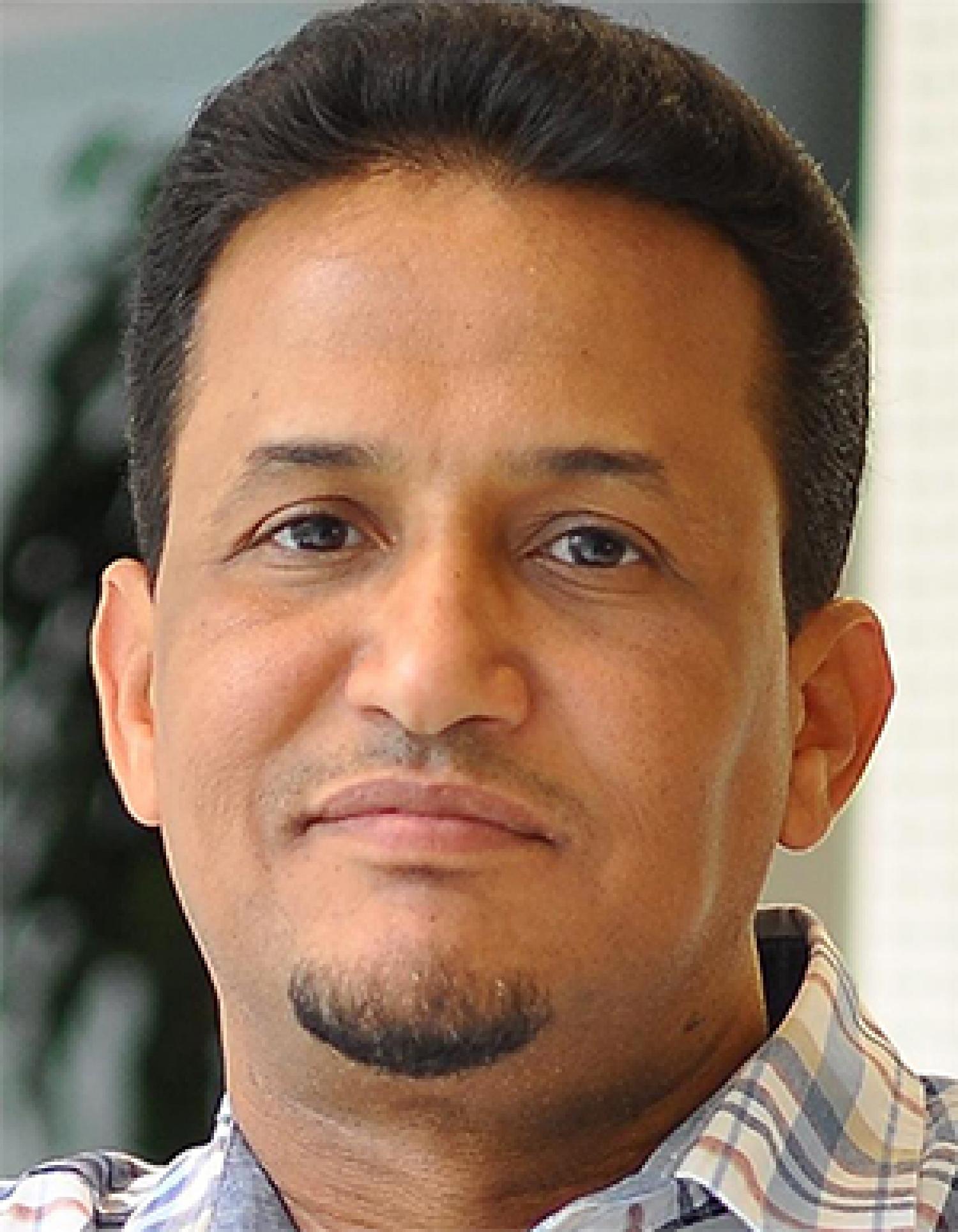 محمد مختار الشنقيطي - أستاذ الشؤون الدولية بجامعة قطر