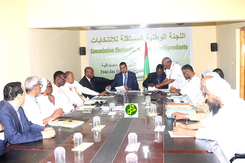 المدير العام للمكتب الوطني للإحصاء، ونائب رئيس لجنة الانتخابات، خلال توقيع الاتفاقية يوم الأحد 18 مايو المنصرم (وما)