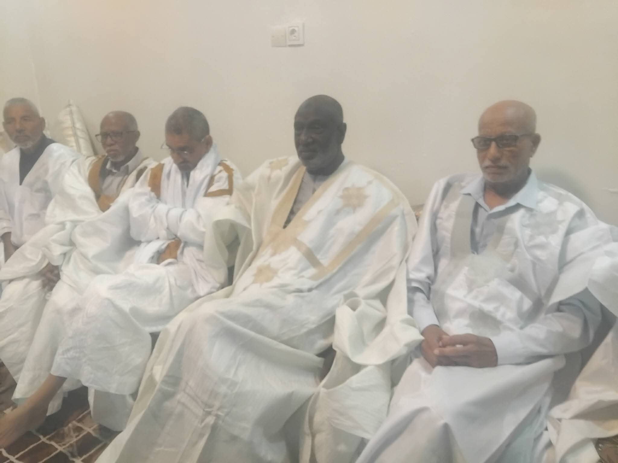 نواذيبو: تجمع الوفاء،الشنقيطي يعقد اجتماعا للتحضير لزيارة منسق حزب الانصاف للمدينة