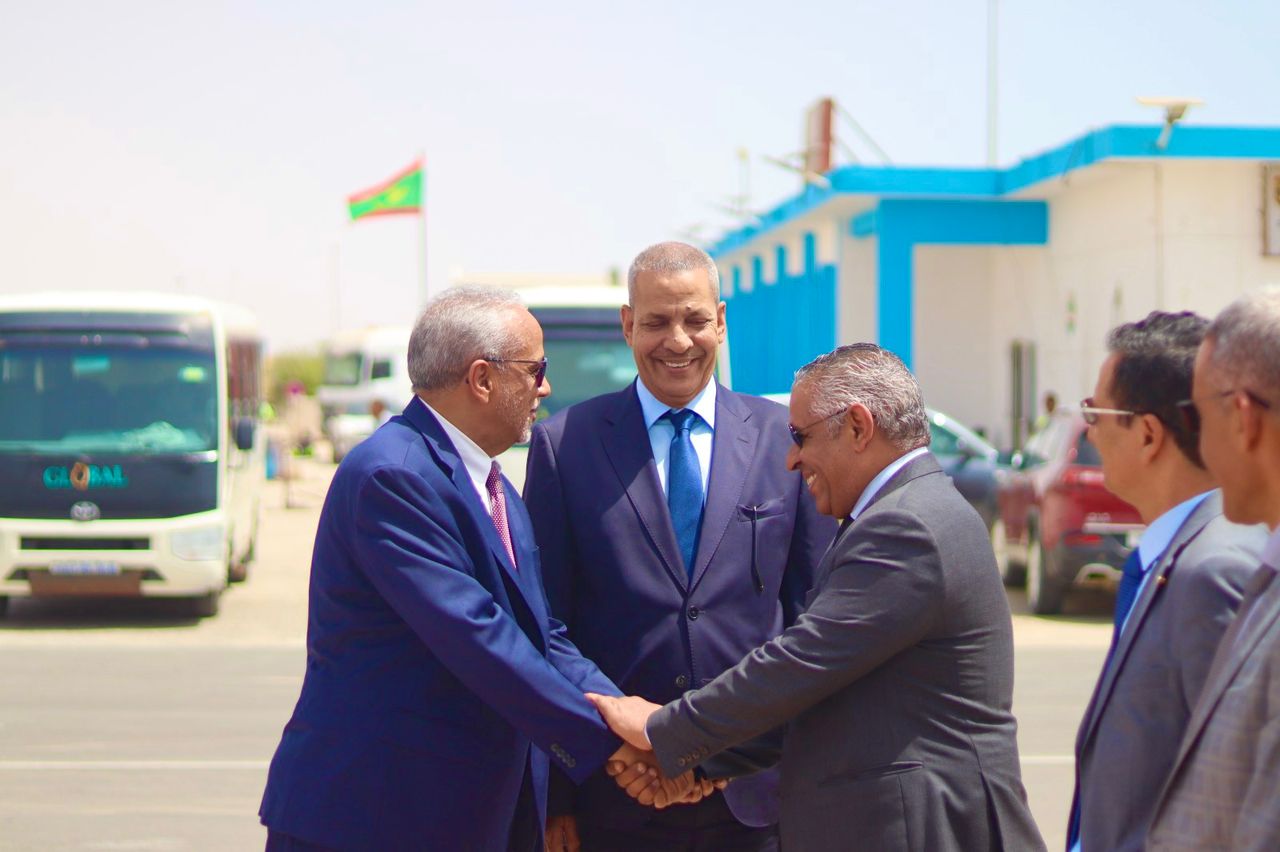 الوزير المنتدب لدى رئيس الحكومة المغربية يزور ميناء انواكشوط المستقل