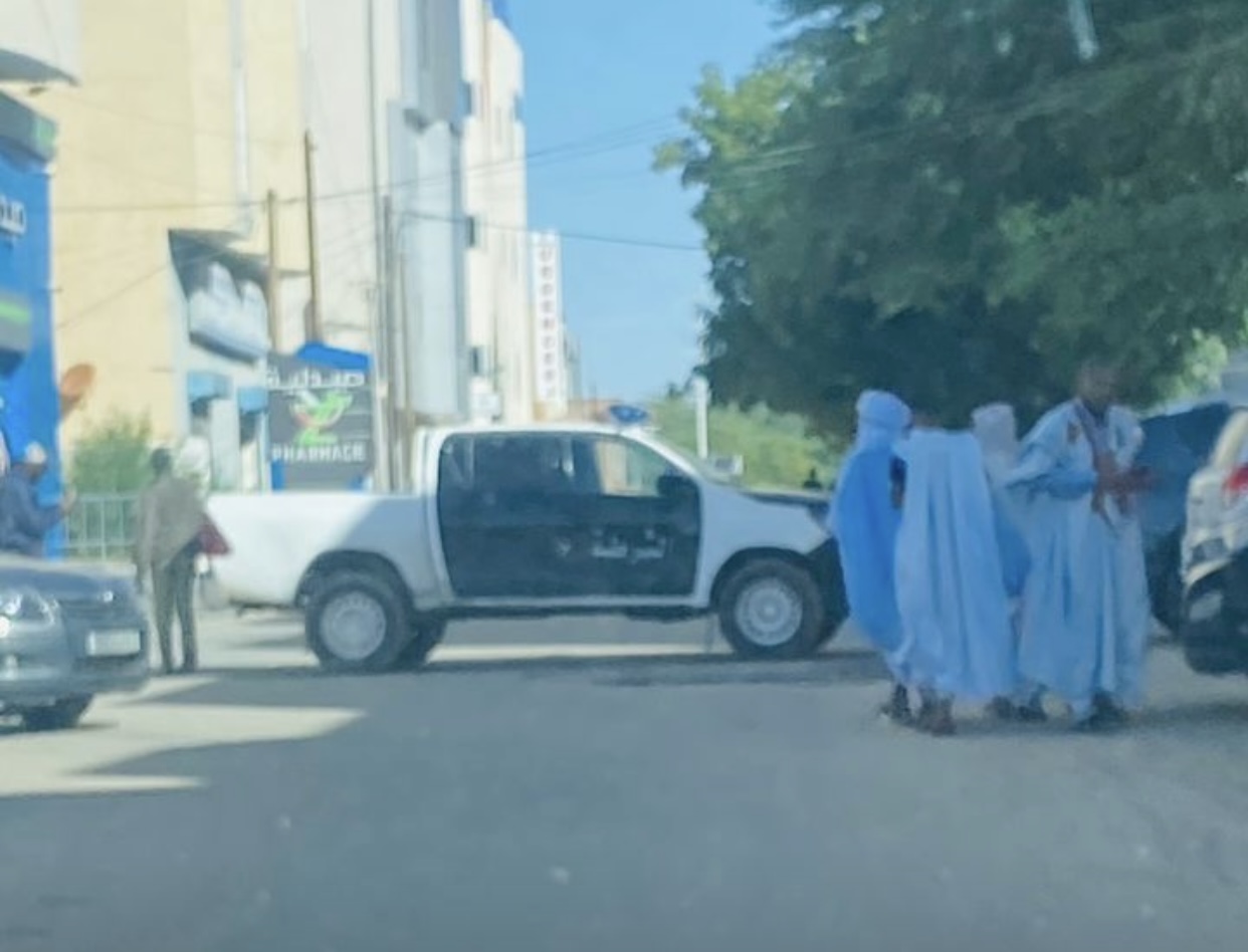 الشرطة تغلق الطرق المؤدية للعيادة التي نقل إليها الرئيس السابق